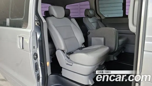 HYUNDAI GRAND STAREX 2017 — 58 492 км, серебристый, Корея — под ключ — фото 12