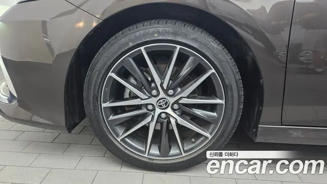 TOYOTA CAMRY 2023 — 25 263 км, светло-золотистый, Корея — под ключ — фото 5