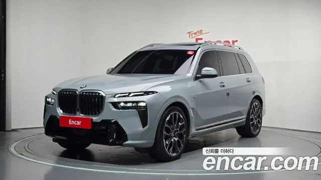 BMW X7 2023 — 39 360 км, серебристо-серый, Корея — под ключ — фото 1