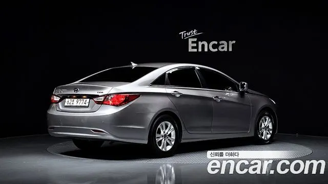 HYUNDAI SONATA 2012 — 113 956 км, серебристо-серый, Корея — под ключ — фото 2