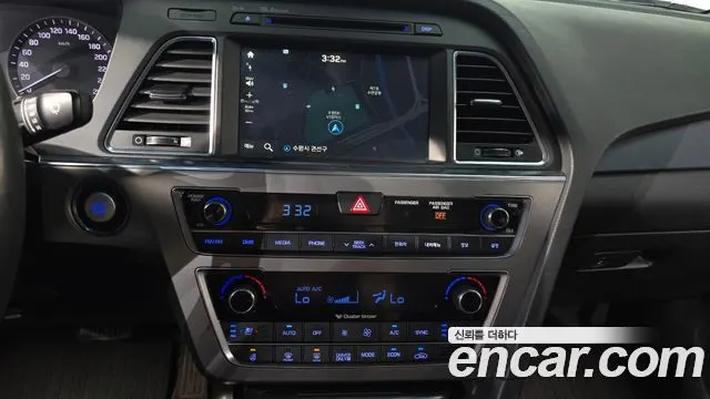 HYUNDAI SONATA HYBRID 2017 — 146 025 км, белый, Корея — под ключ — фото 12