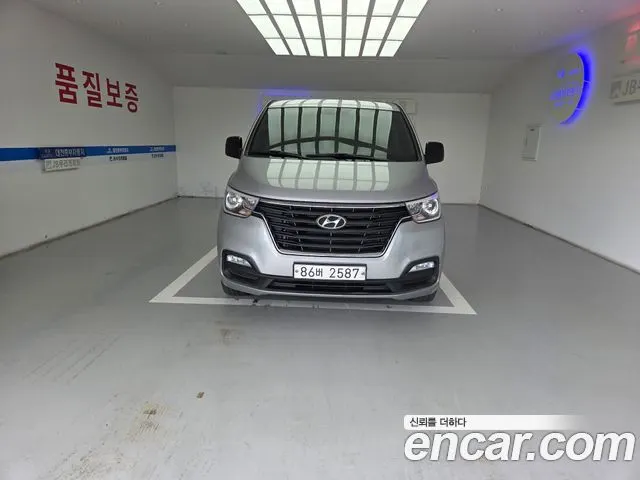 HYUNDAI GRAND STAREX 2021 — 183 062 км, бежевый, Корея — под ключ — фото 1