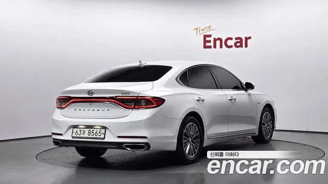 HYUNDAI GRANDEUR HYBRID 2018 — 126 120 км, белый, Корея — под ключ — фото 1