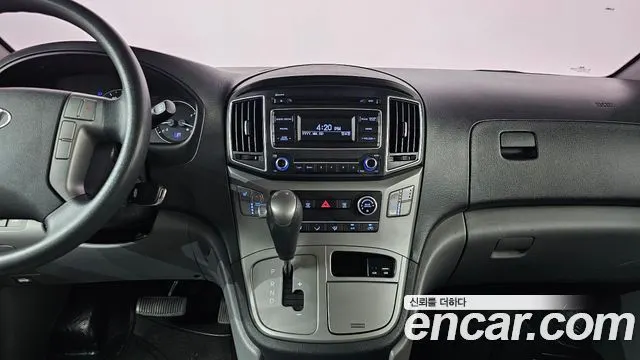 HYUNDAI GRAND STAREX 2018 — 121 359 км, серебристый, Корея — под ключ — фото 12