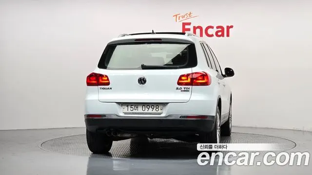 VOLKSWAGEN TIGUAN 2016 — 126 477 км, белый, Корея — под ключ — фото 4