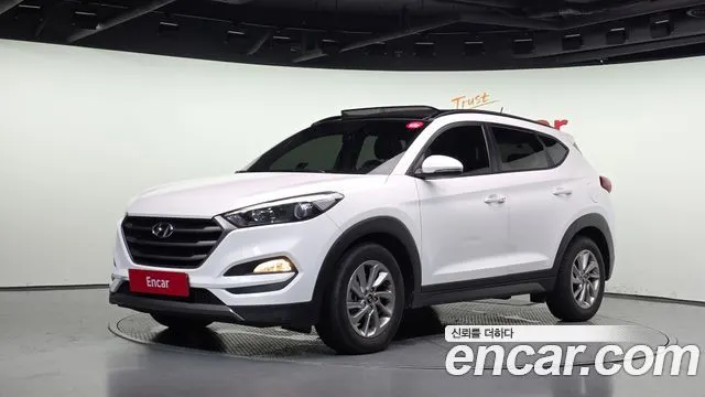 HYUNDAI TUCSON 2016 — 132 666 км, белый, Корея — под ключ — фото 1