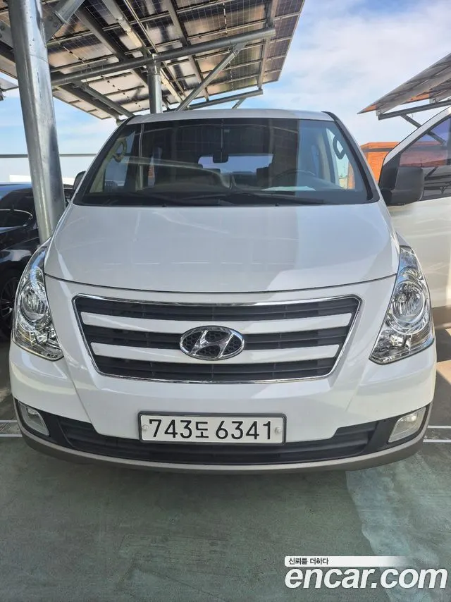 HYUNDAI GRAND STAREX 2018 — 135 000 км, белый, Корея — под ключ — фото 1