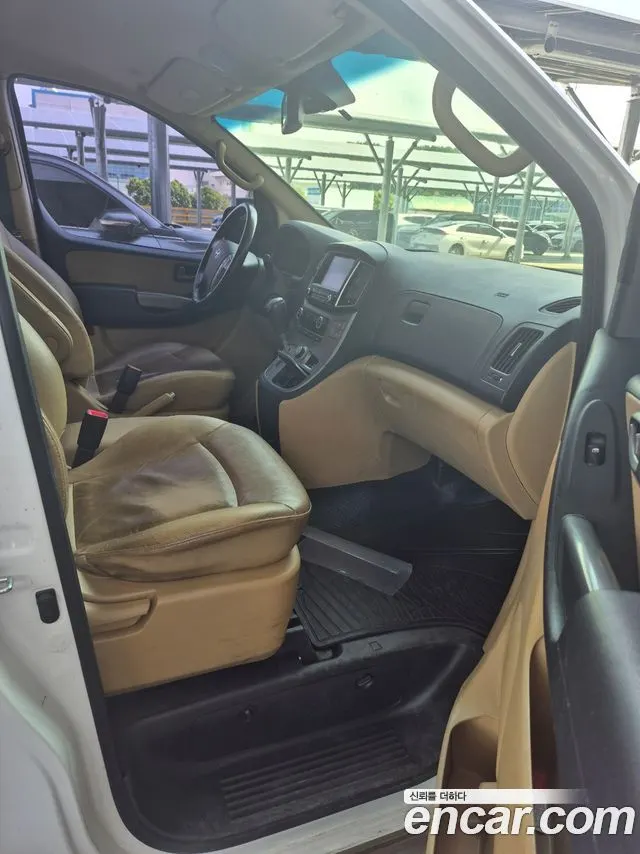 HYUNDAI GRAND STAREX 2018 — 135 000 км, белый, Корея — под ключ — фото 9