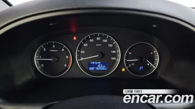 HYUNDAI GRAND STAREX 2017 — 182 723 км, серебристо-серый, Корея — под ключ — фото 8