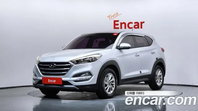 HYUNDAI TUCSON 2016 — 144 634 км, серебристый, Корея — под ключ — фото 1