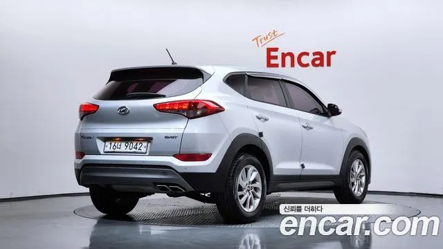 HYUNDAI TUCSON 2016 — 144 634 км, серебристый, Корея — под ключ — фото 2