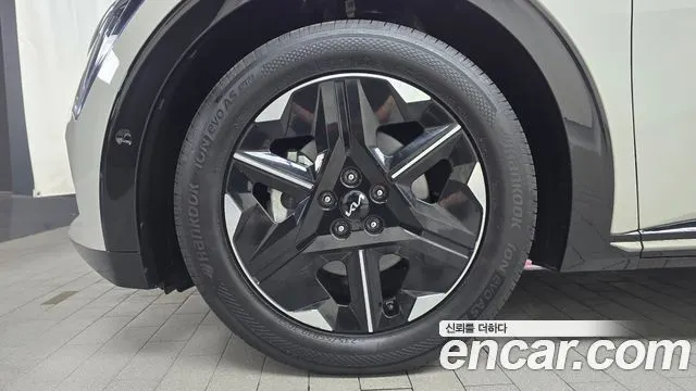 KIA EV6 2025 — 55 926 км, белый-перламутр, Корея — под ключ — фото 5