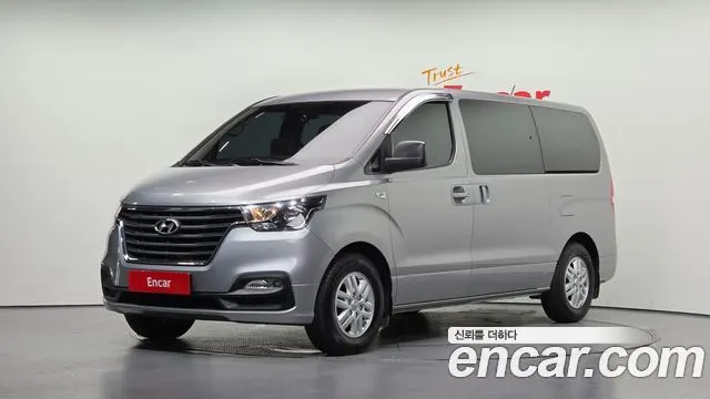 HYUNDAI GRAND STAREX 2019 — 190 981 км, серебристый, Корея — под ключ — фото 1