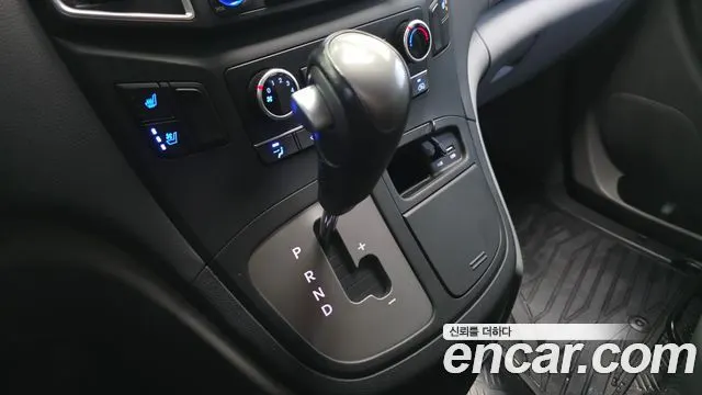 HYUNDAI GRAND STAREX 2019 — 190 981 км, серебристый, Корея — под ключ — фото 9