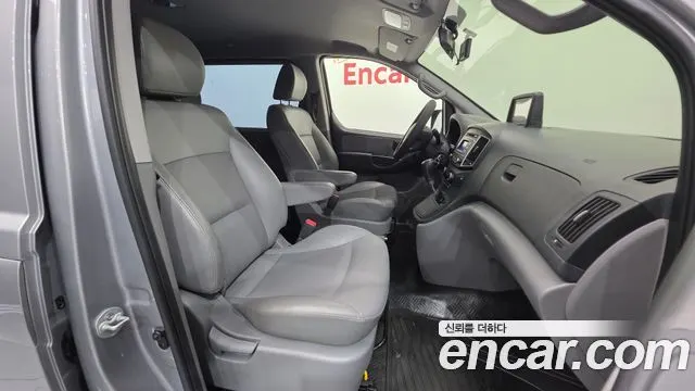HYUNDAI GRAND STAREX 2019 — 190 981 км, серебристый, Корея — под ключ — фото 10