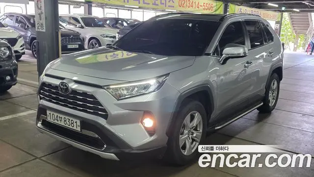 TOYOTA RAV4 2019 — 110 700 км, серебристый, Корея — под ключ — фото 1