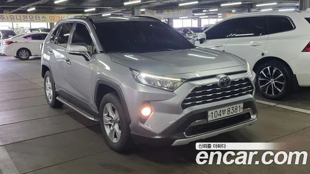 TOYOTA RAV4 2019 — 110 700 км, серебристый, Корея — под ключ — фото 3
