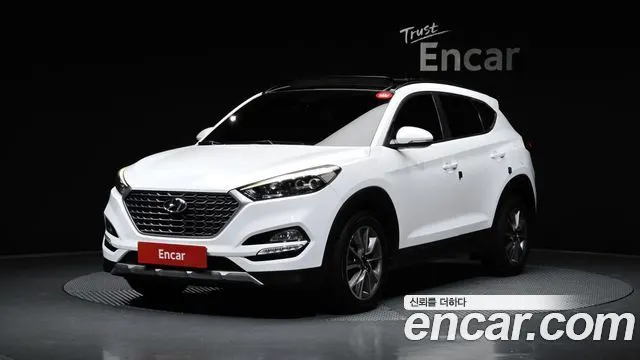 HYUNDAI TUCSON 2018 — 122 269 км, белый, Корея — под ключ — фото 1