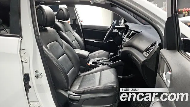 HYUNDAI TUCSON 2018 — 122 269 км, белый, Корея — под ключ — фото 12
