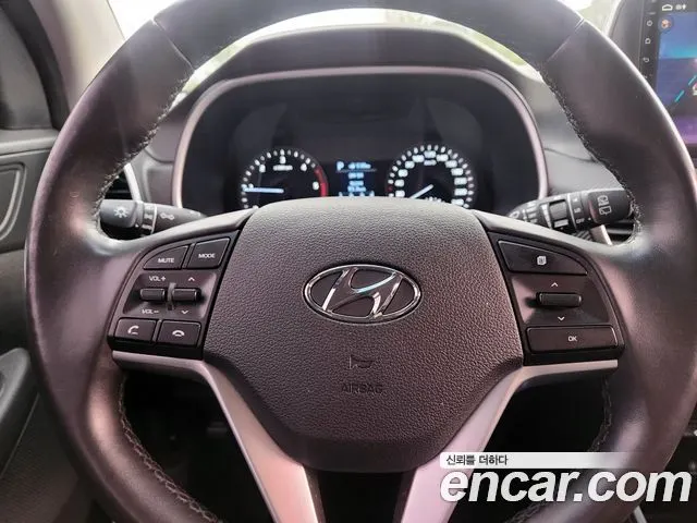 HYUNDAI TUCSON 2019 — 86 379 км, белый, Корея — под ключ — фото 8