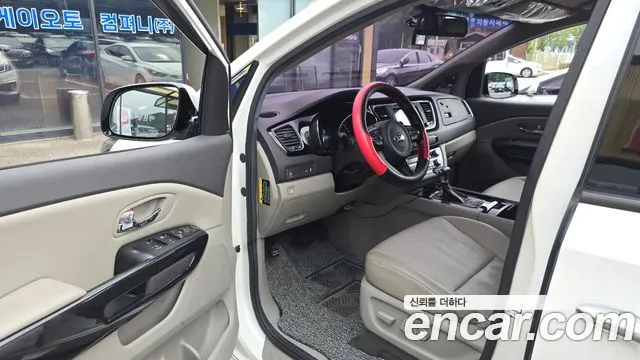 KIA CARNIVAL 2017 — 154 911 км, белый, Корея — под ключ — фото 10