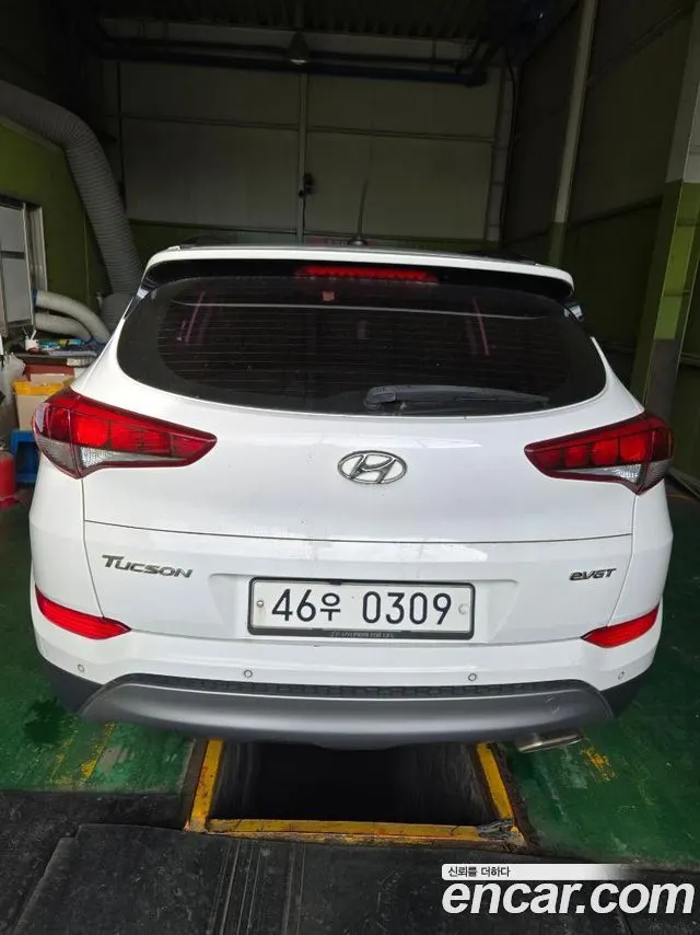 HYUNDAI TUCSON 2017 — 171 731 км, белый, Корея — под ключ — фото 2