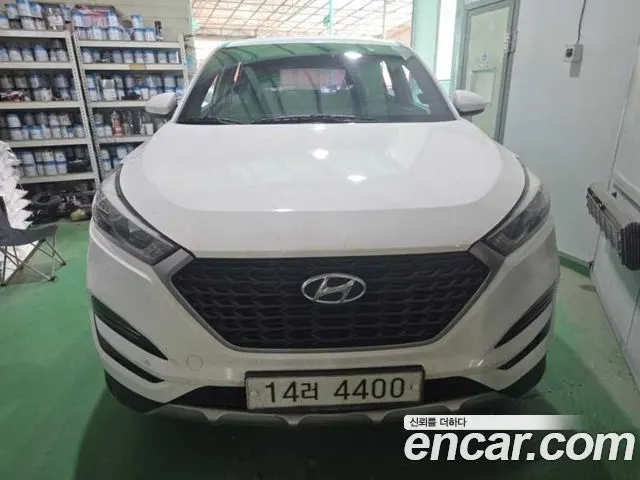 HYUNDAI TUCSON 2018 — 297 064 км, белый, Корея — под ключ — фото 1
