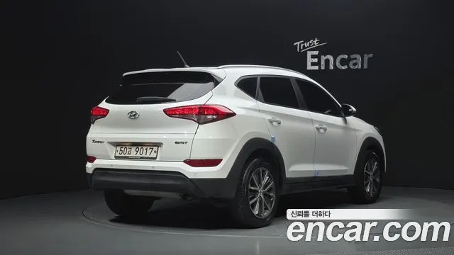 HYUNDAI TUCSON 2016 — 219 167 км, белый, Корея — под ключ — фото 2