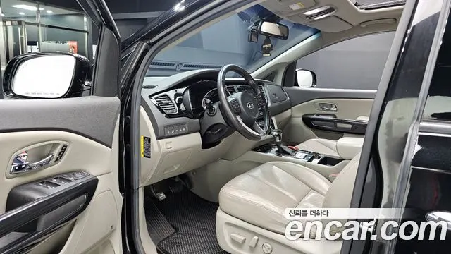 KIA CARNIVAL 2017 — 171 885 км, чёрный, Корея — под ключ — фото 10