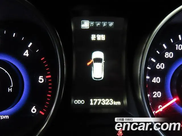 HYUNDAI MAXCRUZ 2016 — 177 300 км, чёрный, Корея — под ключ — фото 9