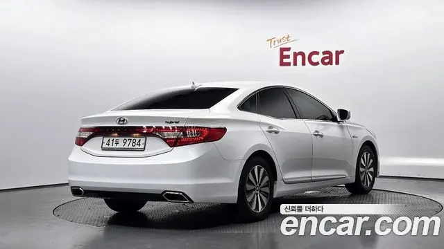 HYUNDAI GRANDEUR HYBRID 2016 — 100 637 км, белый, Корея — под ключ — фото 1