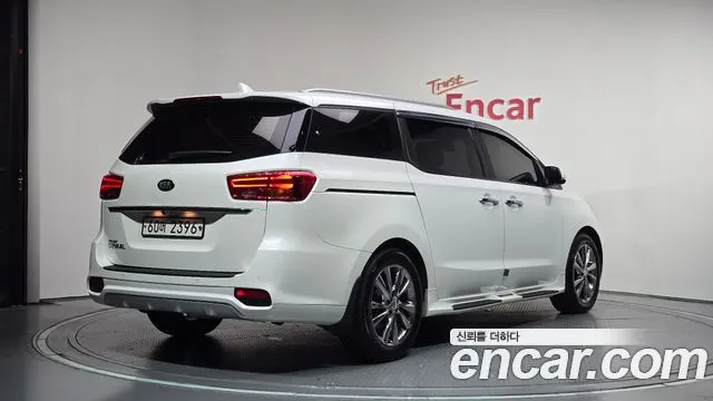 KIA CARNIVAL 2019 — 98 961 км, белый, Корея — под ключ — фото 2