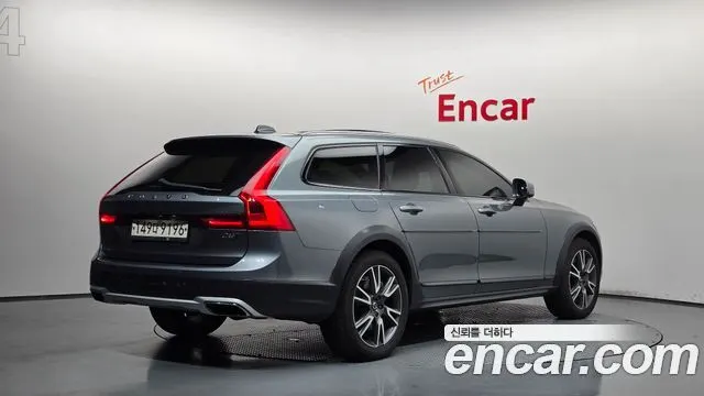 VOLVO V90 CROSS COUNTRY 2019 — 140 016 км, серый, Корея — под ключ — фото 1