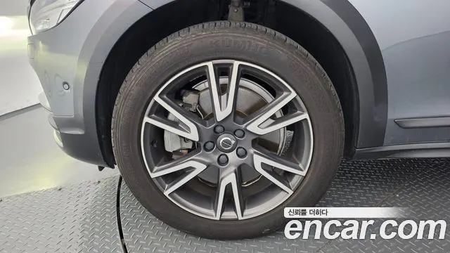 VOLVO V90 CROSS COUNTRY 2019 — 140 016 км, серый, Корея — под ключ — фото 5