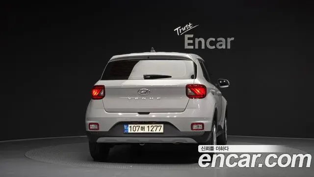 HYUNDAI VENUE 2022 — 48 578 км, серебристо-серый, Корея — под ключ — фото 4
