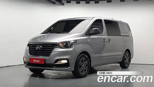 HYUNDAI GRAND STAREX 2019 — 168 307 км, серебристый, Корея — под ключ — фото 1