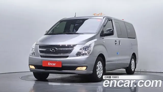 HYUNDAI GRAND STAREX 2012 — 107 756 км, серебристый, Корея — под ключ — фото 1