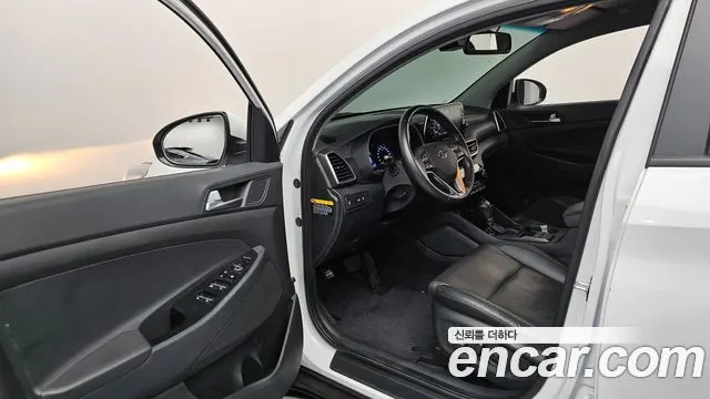 HYUNDAI TUCSON 2019 — 138 083 км, белый, Корея — под ключ — фото 10