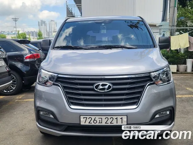 HYUNDAI GRAND STAREX 2019 — 93 042 км, серебристо-серый, Корея — под ключ — фото 1