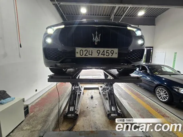 MASERATI LEVANTE 2017