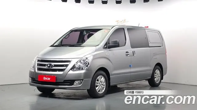 HYUNDAI GRAND STAREX 2017 — 97 869 км, серебристый, Корея — под ключ — фото 1