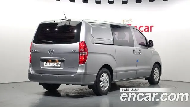 HYUNDAI GRAND STAREX 2017 — 97 869 км, серебристый, Корея — под ключ — фото 2