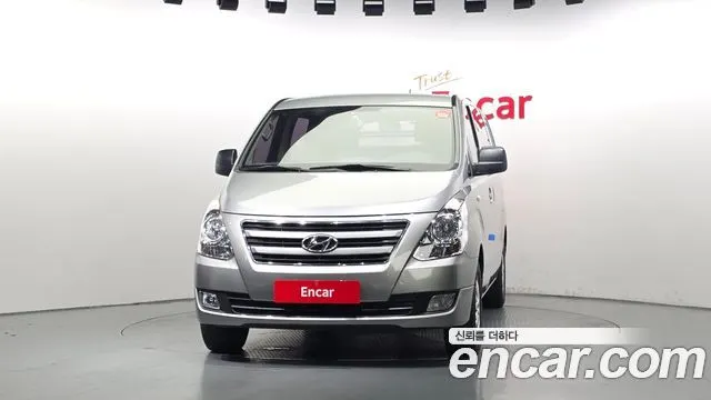 HYUNDAI GRAND STAREX 2017 — 97 869 км, серебристый, Корея — под ключ — фото 3