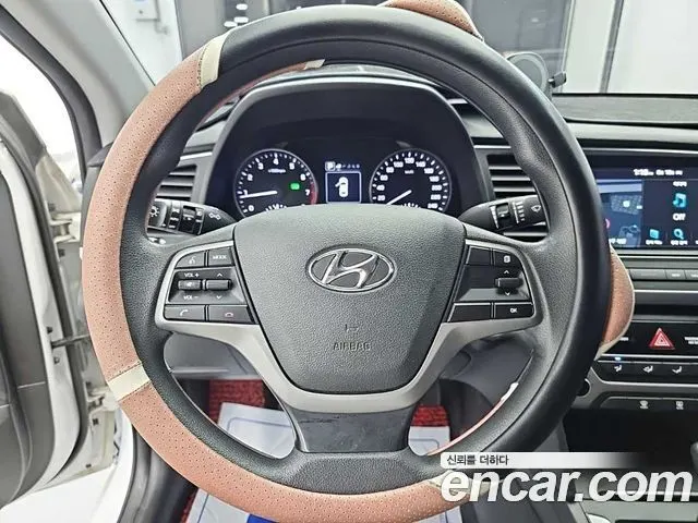 HYUNDAI AVANTE 2018 — 147 597 км, белый, Корея — под ключ — фото 9