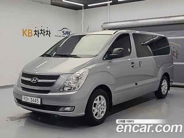 HYUNDAI GRAND STAREX 2014 — 46 220 км, серебристый, Корея — под ключ — фото 1