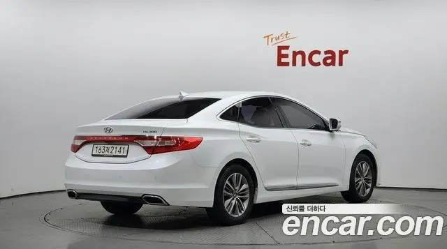 HYUNDAI GRANDEUR 2017 — 250 149 км, белый, Корея — под ключ — фото 2