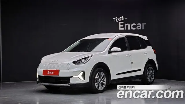 KIA NIRO PLUS 2023 — 175 841 км, белый, Корея — под ключ — фото 1