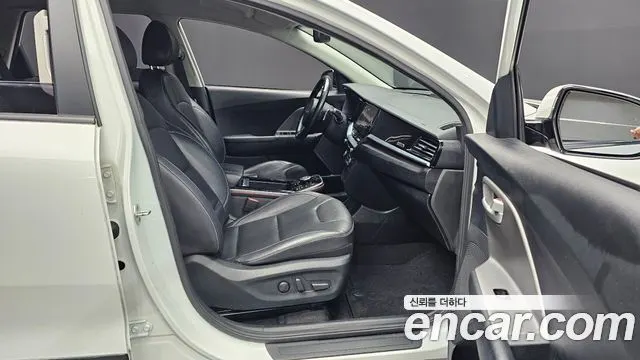 KIA NIRO PLUS 2023 — 175 841 км, белый, Корея — под ключ — фото 11