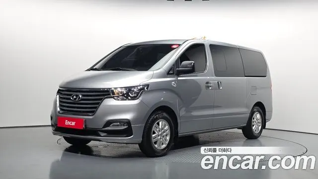 HYUNDAI GRAND STAREX 2020 — 89 041 км, серебристо-серый, Корея — под ключ — фото 1
