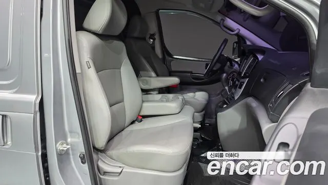 HYUNDAI GRAND STAREX 2018 — 126 218 км, серебристо-серый, Корея — под ключ — фото 11